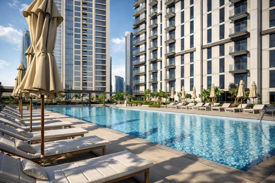 Property building, Day, Pool view, Swimming pool