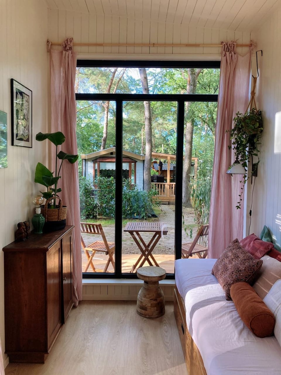 Living room, Photo of the whole room