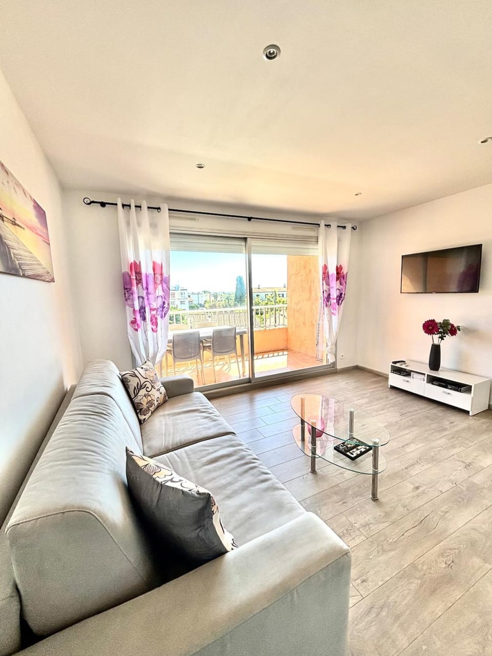 Grand studio climatisé, piscine, plage 5mn, parking gratuit Apartment in Antibes