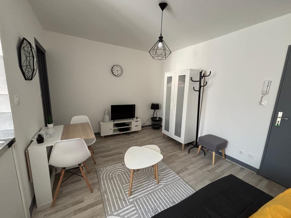 Communal lounge/ TV room, TV and multimedia, Kitchen or kitchenette, Living room