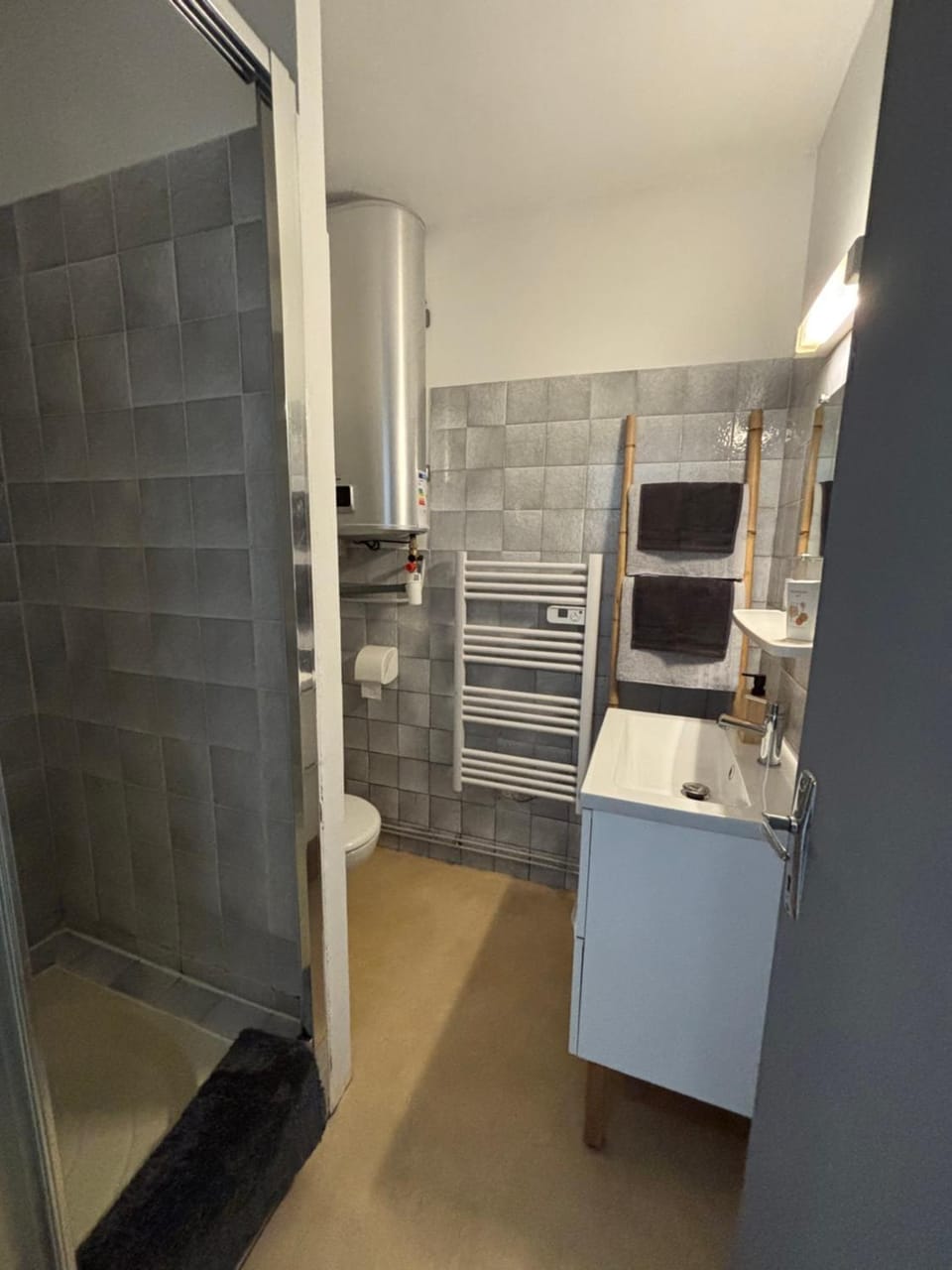 Shower, Bathroom, Kitchen or kitchenette