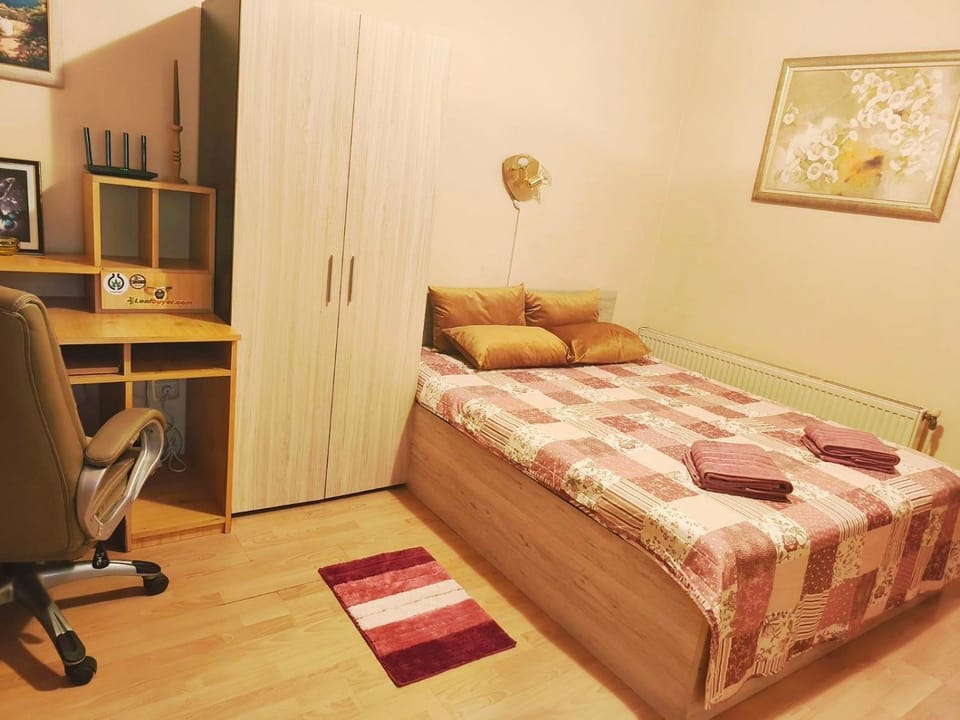 Bed, Library, Bedroom, wardrobe