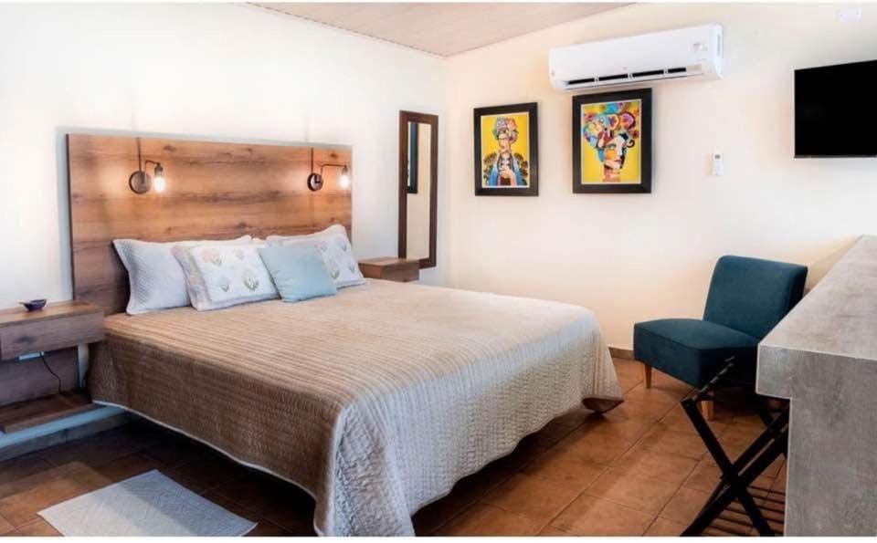 Bed, Bedroom, air conditioner