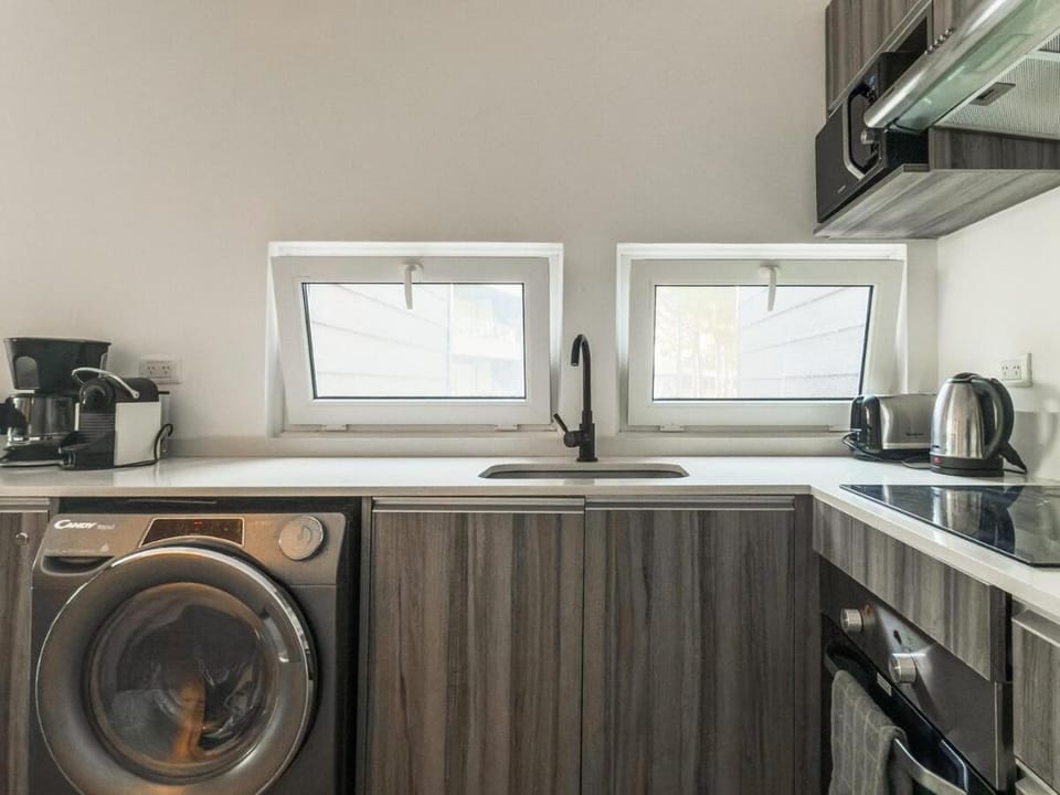 Kitchen or kitchenette, washing machine