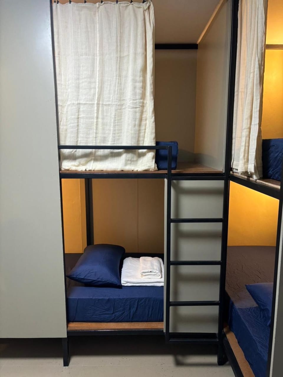Bed, bunk bed