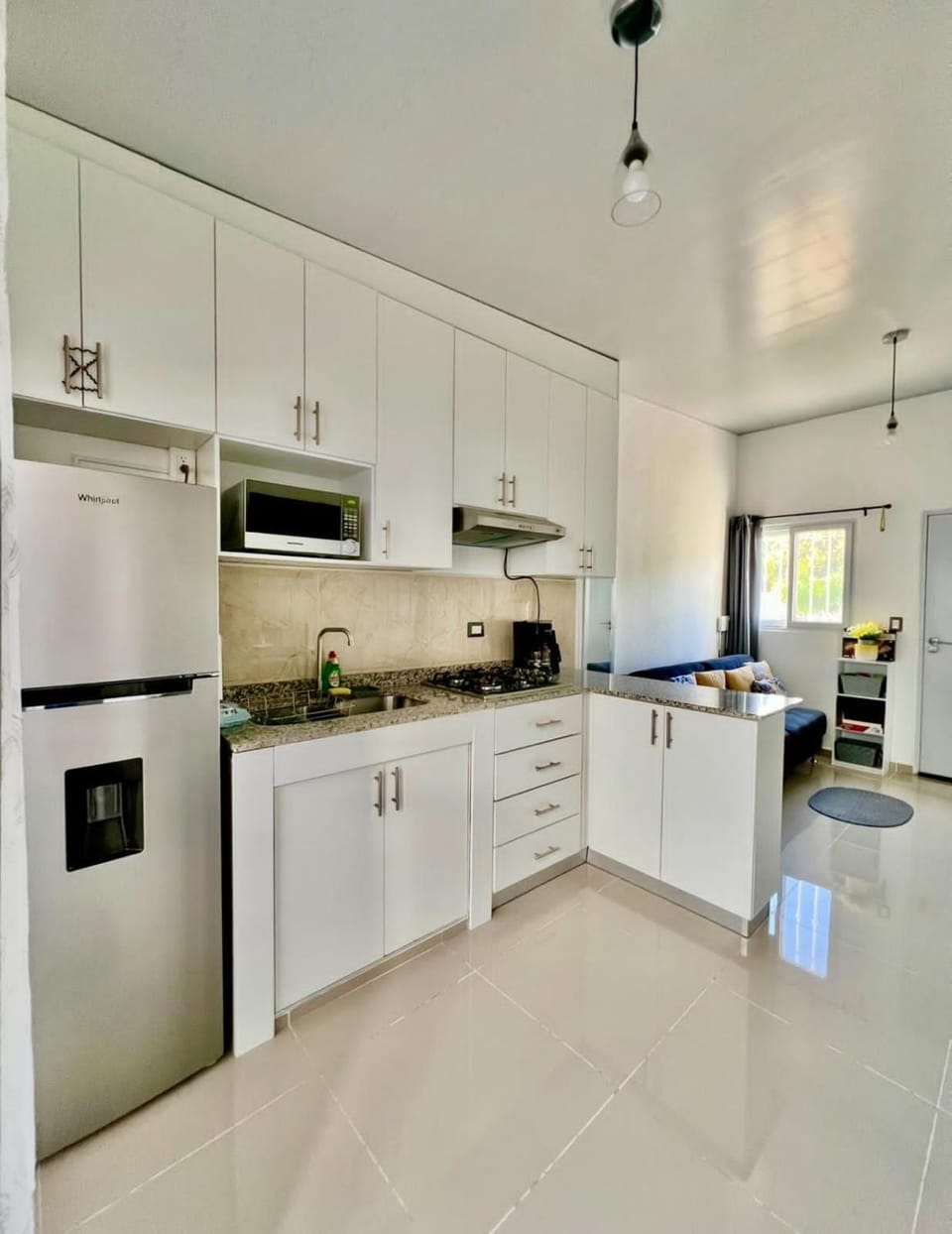Kitchen or kitchenette, minibar