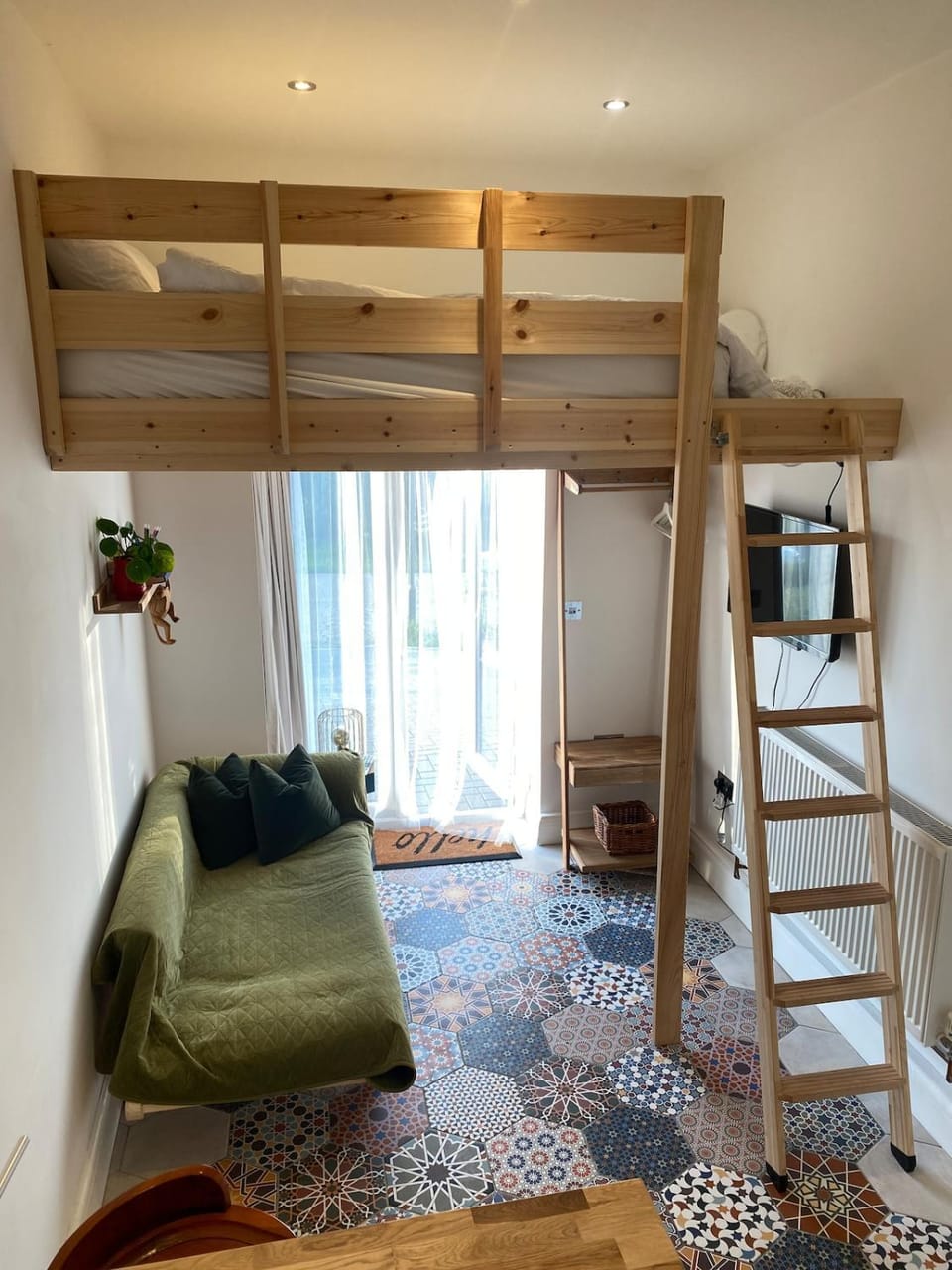 Entire Self contained unit Apartment in Guildford