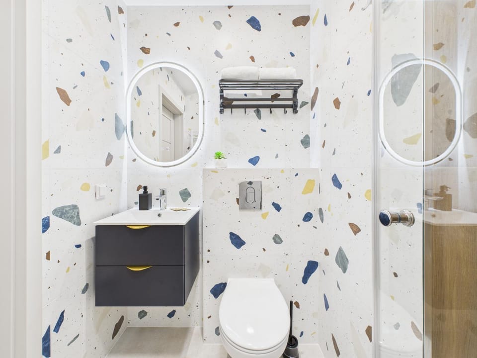 Shower, Toilet, Bathroom