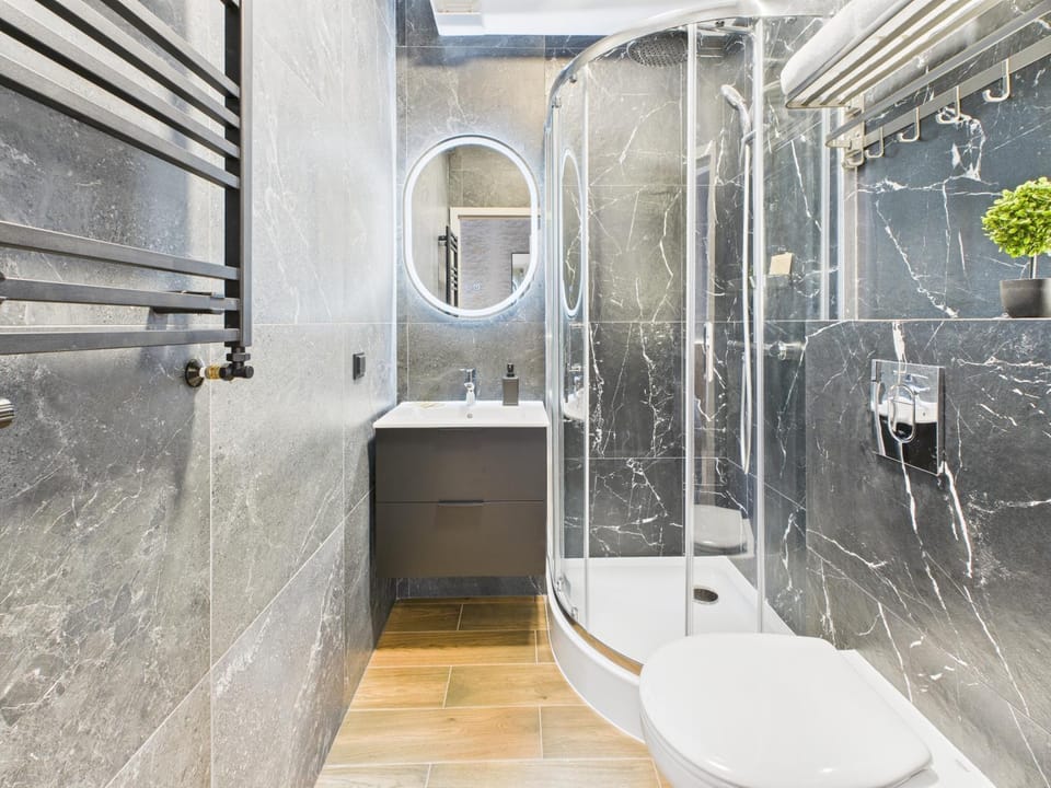 Shower, Toilet, Bath