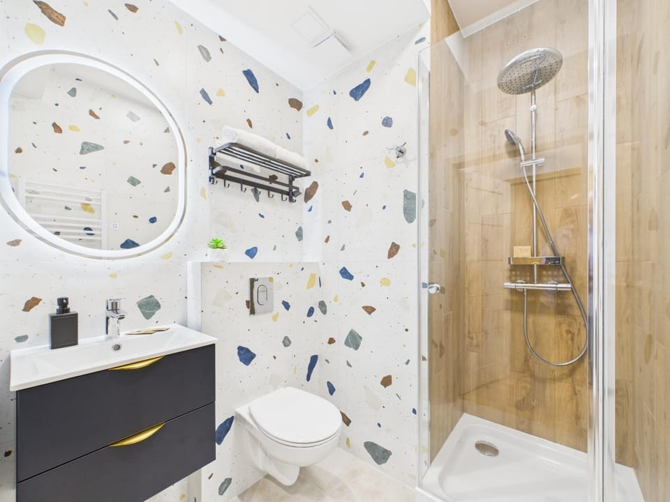 Shower, Bathroom, towels