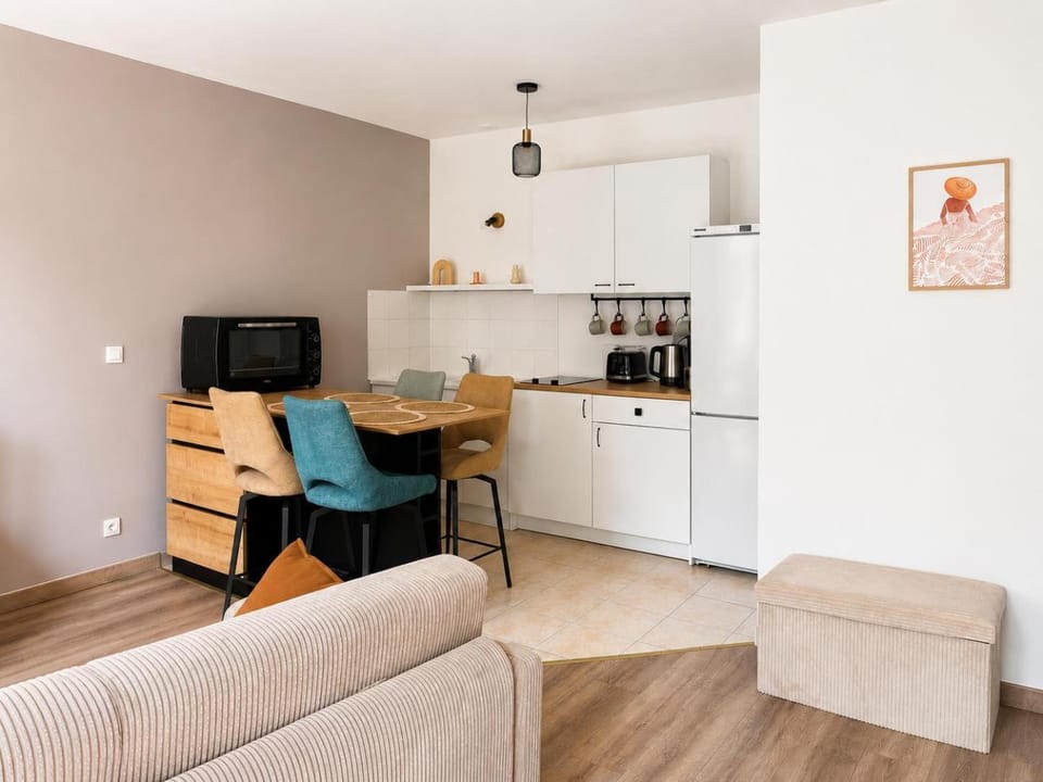 Dining area, kitchen