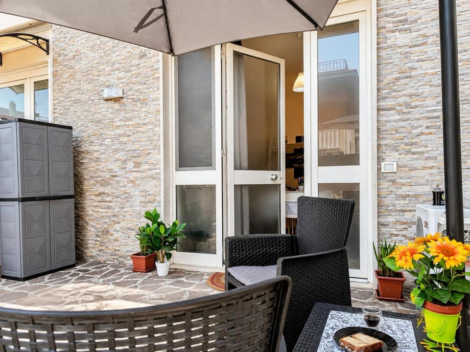 Property building, Garden, Parking