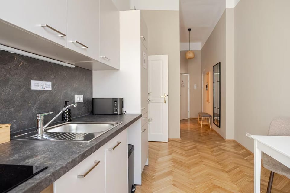 Coffee/tea facilities, Kitchen or kitchenette, dishwasher, stove, toaster, kitchen