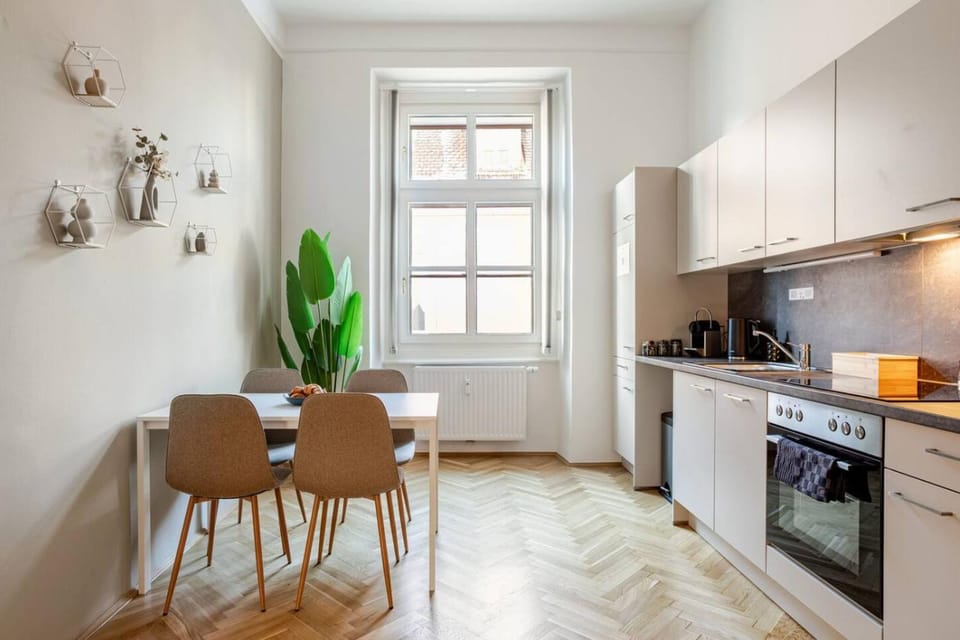 Coffee/tea facilities, Kitchen or kitchenette, microwave, minibar, oven, stove, toaster, kitchen