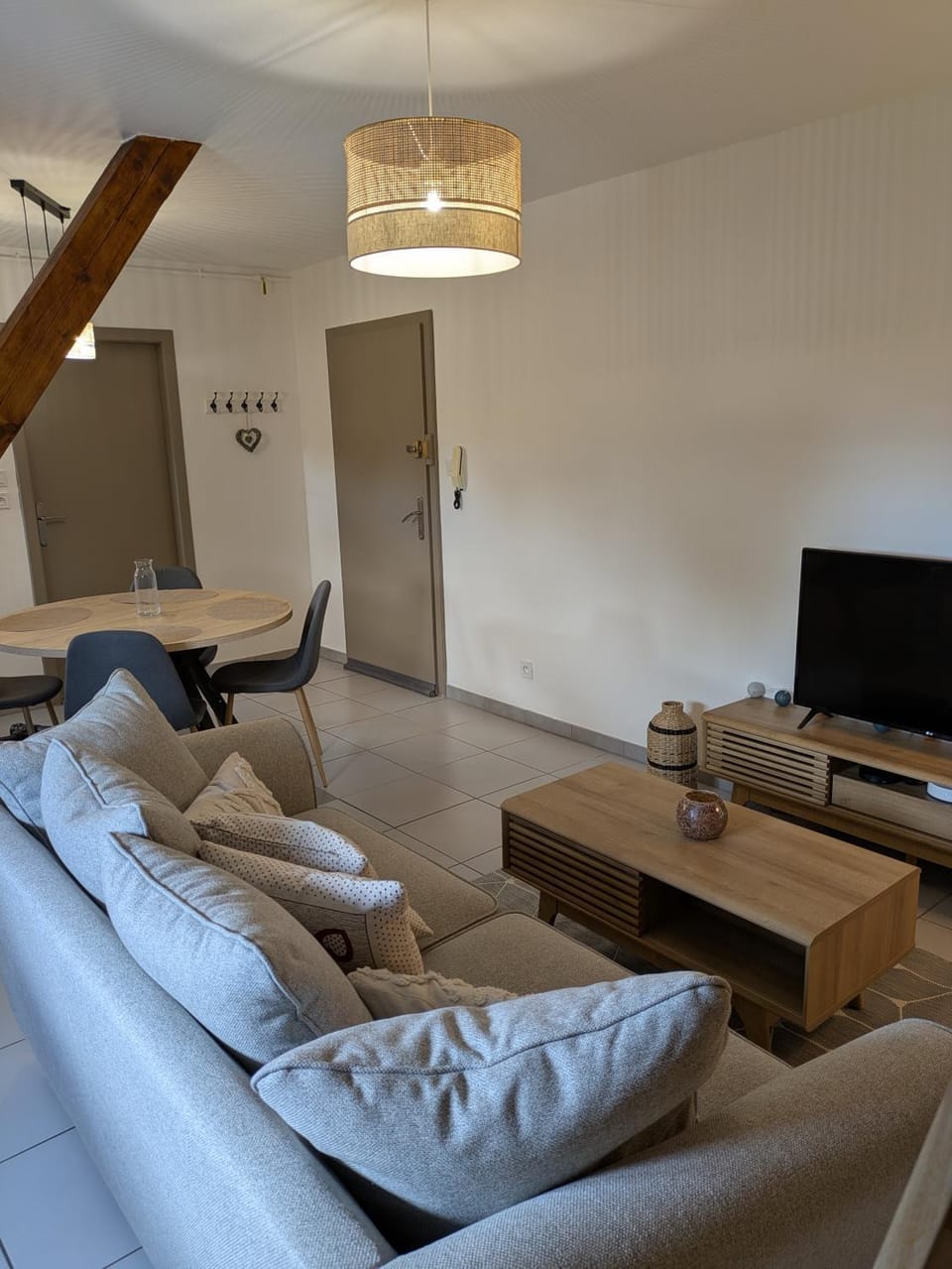 TV and multimedia, Living room, Seating area