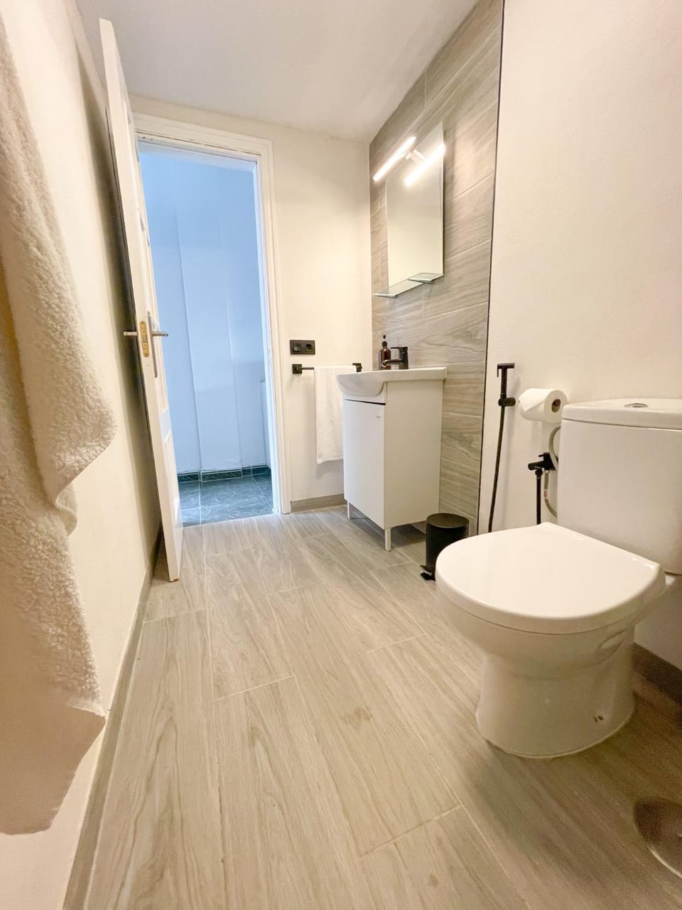 Bathroom, towels