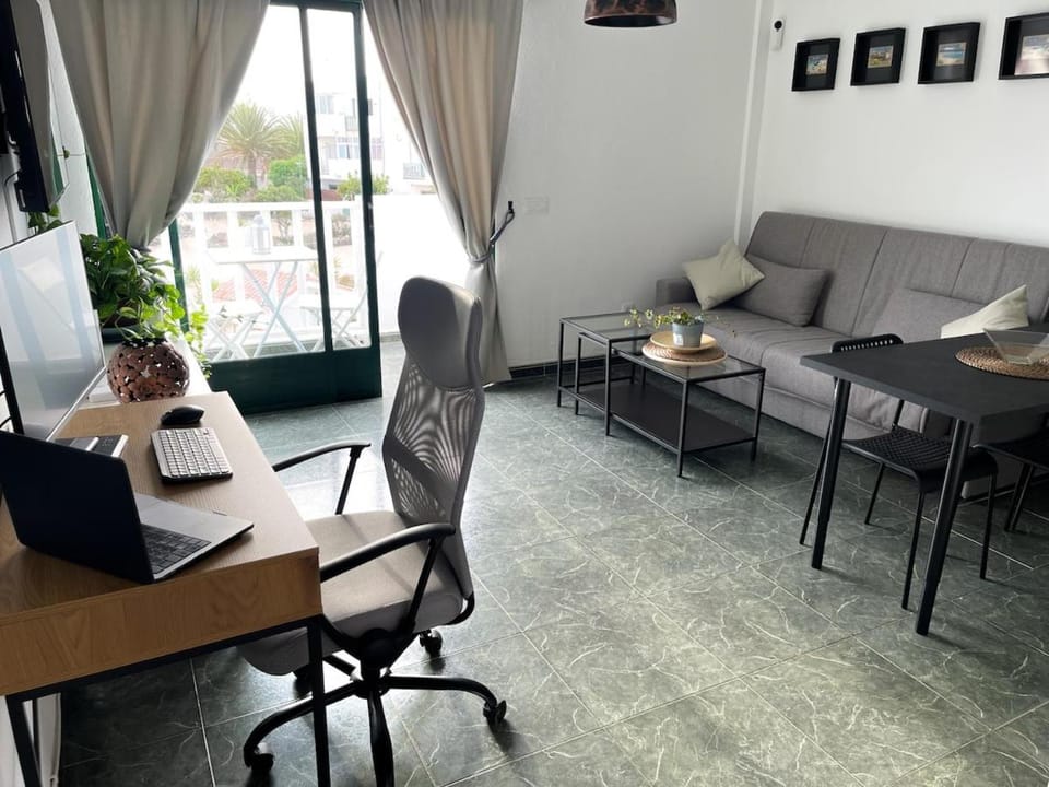Living room, Seating area, Dining area, group of guests