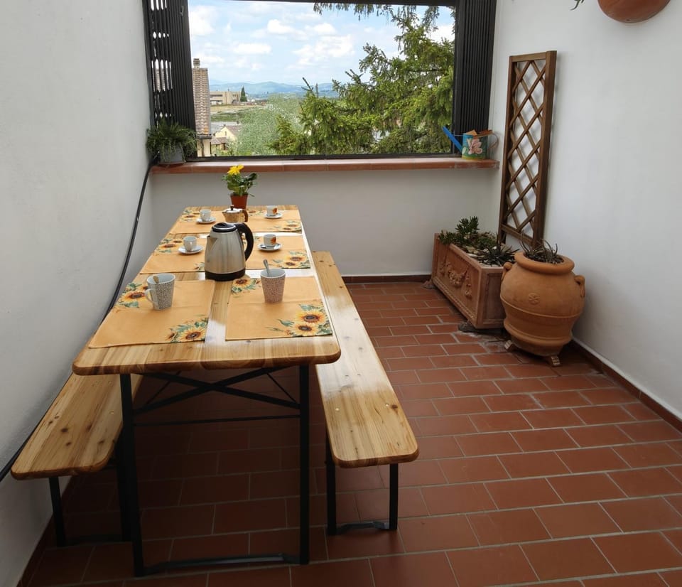 Coffee/tea facilities, Balcony/Terrace, Breakfast, Lunch