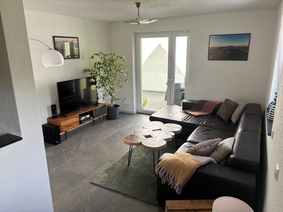 Communal lounge/ TV room, TV and multimedia, Living room, Seating area, Evening entertainment
