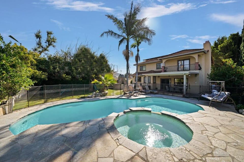 Gorgeous Villa with Private Heated Pool House in Sherman Oaks