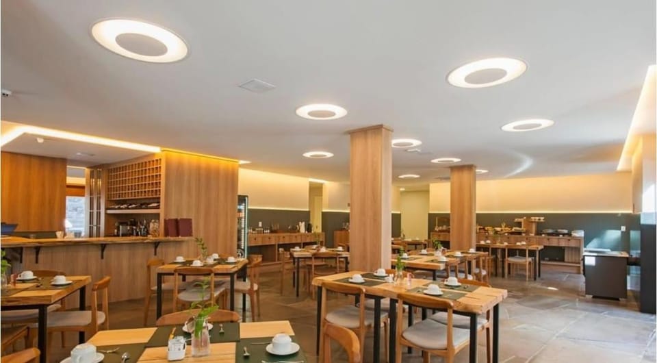 Restaurant/places to eat, Lounge or bar