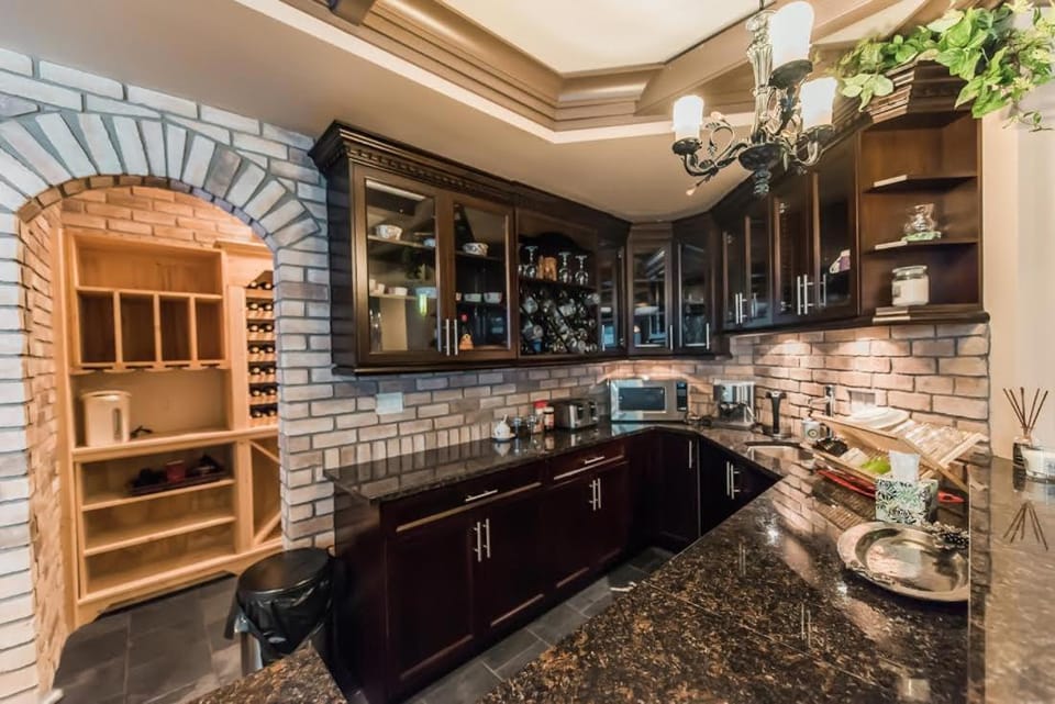 Kitchen or kitchenette, Communal kitchen