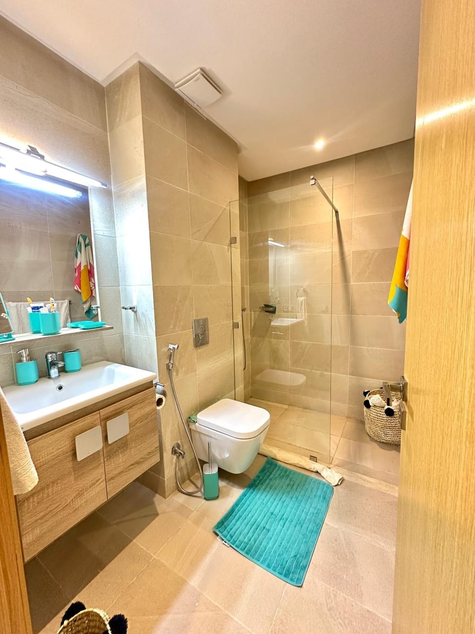 Shower, Toilet, Bathroom, towels