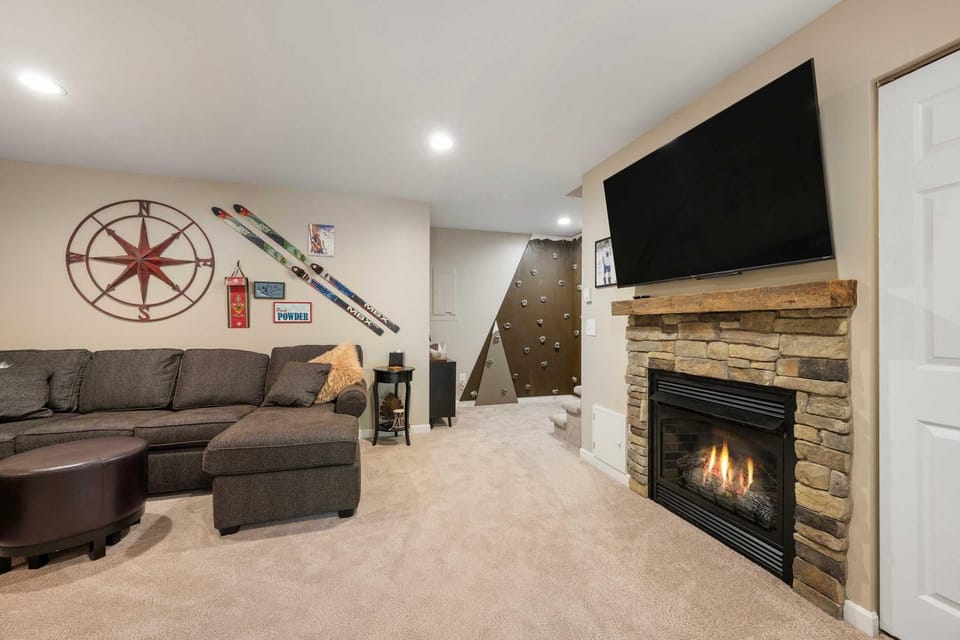 3 Bedroom Townhouse Across from HoliMont House in Ellicottville