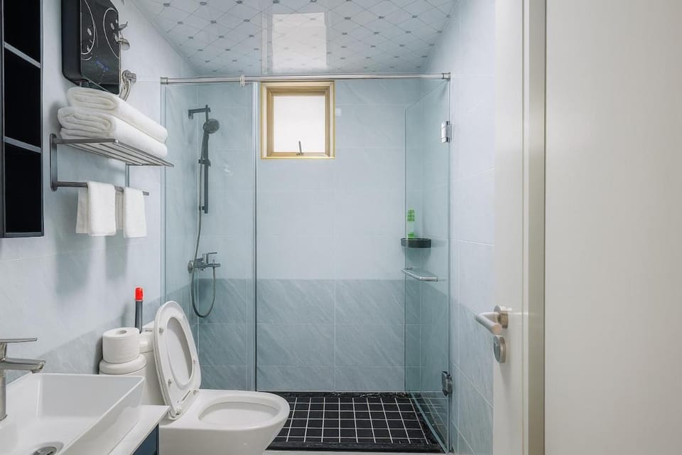 Trendy Kilimani Studio Workspace Apartment in Nairobi County