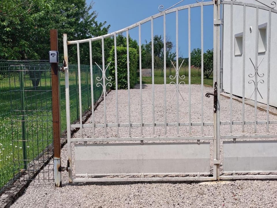 Appartement calme avec jardin Apartment in Bourgogne-Franche-Comté