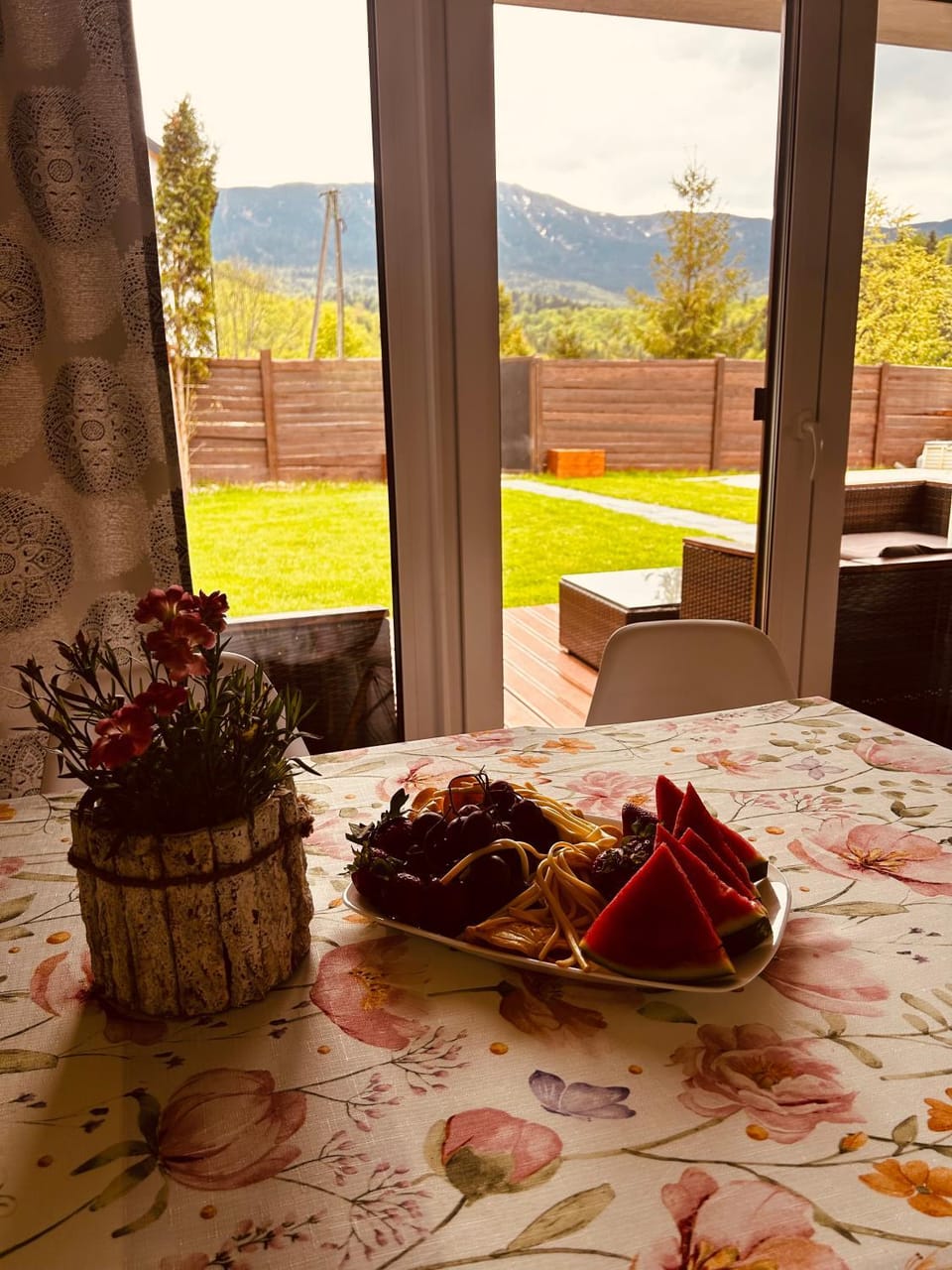 Dining area, Mountain view
