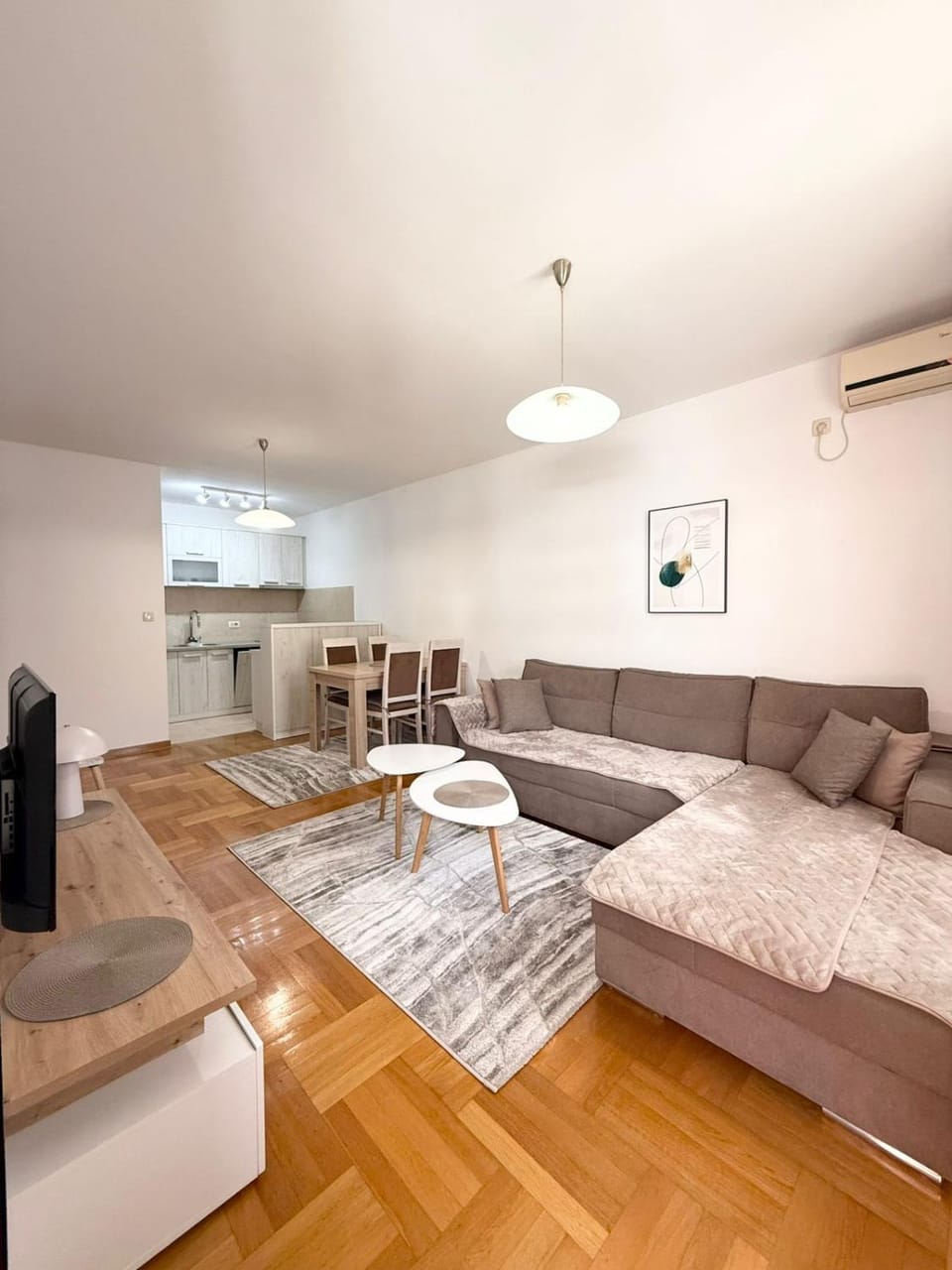 Kitchen or kitchenette, Living room
