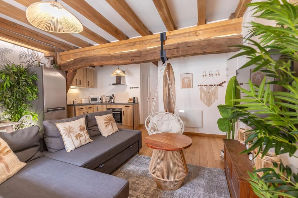 Living room, kitchen