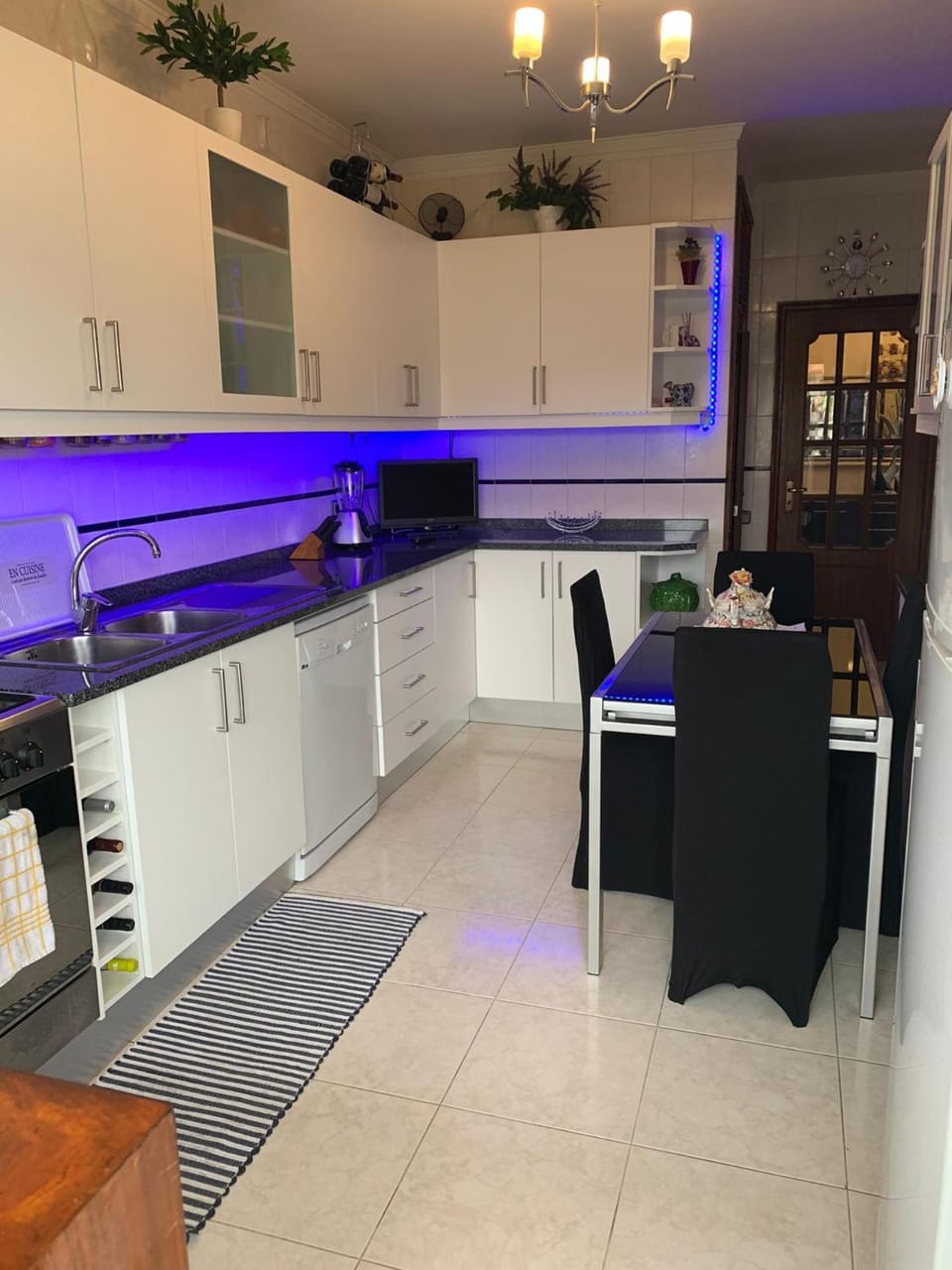 Kitchen or kitchenette, Dining area, dishwasher, stove