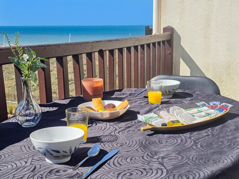 Day, Natural landscape, View (from property/room), Balcony/Terrace, Dining area, Sea view