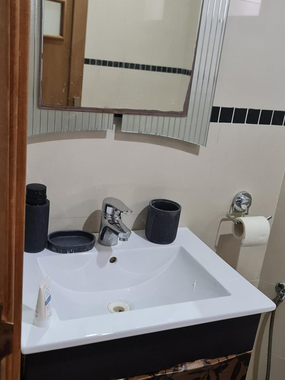 Apparemment PIED dans l'eau CHOTT MARIEM Apartment in Sousse Governorate, Tunisia