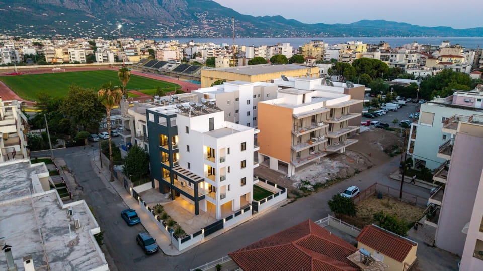 Property building, Day, Bird's eye view, Mountain view, Street view, Location, Parking