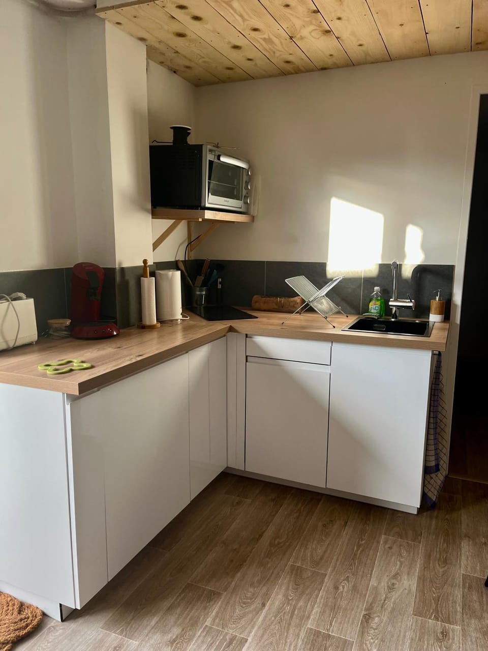 Kitchen or kitchenette