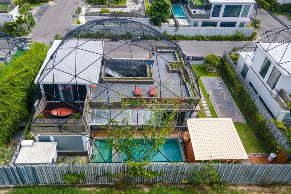 Property building, Day, Bird's eye view, Garden, Garden view, Pool view, Swimming pool