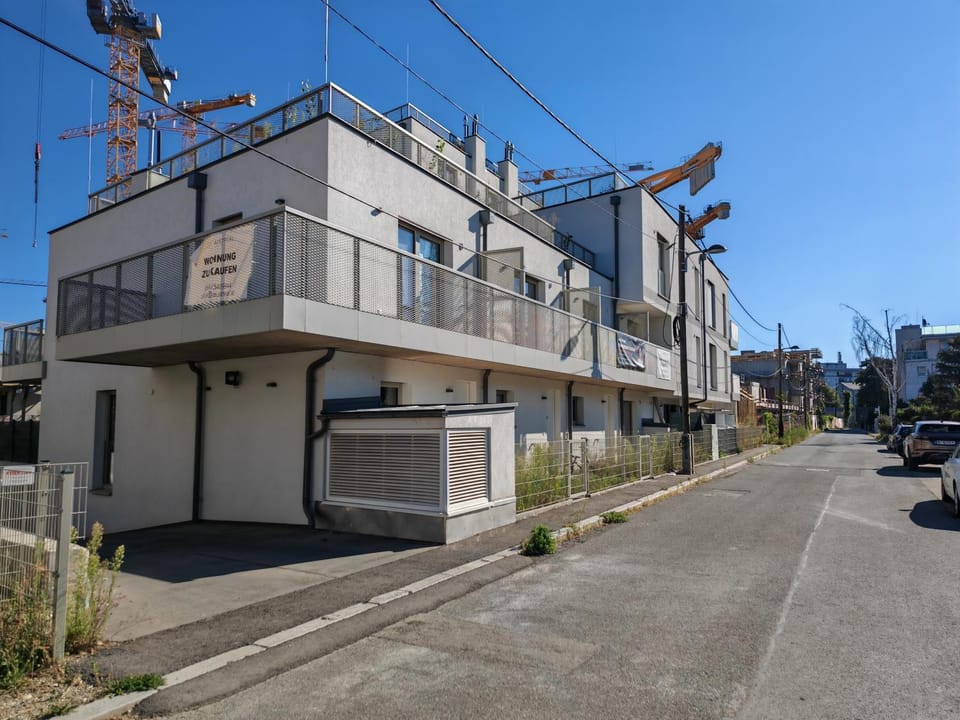 Property building, Neighbourhood, Street view, Location, Parking