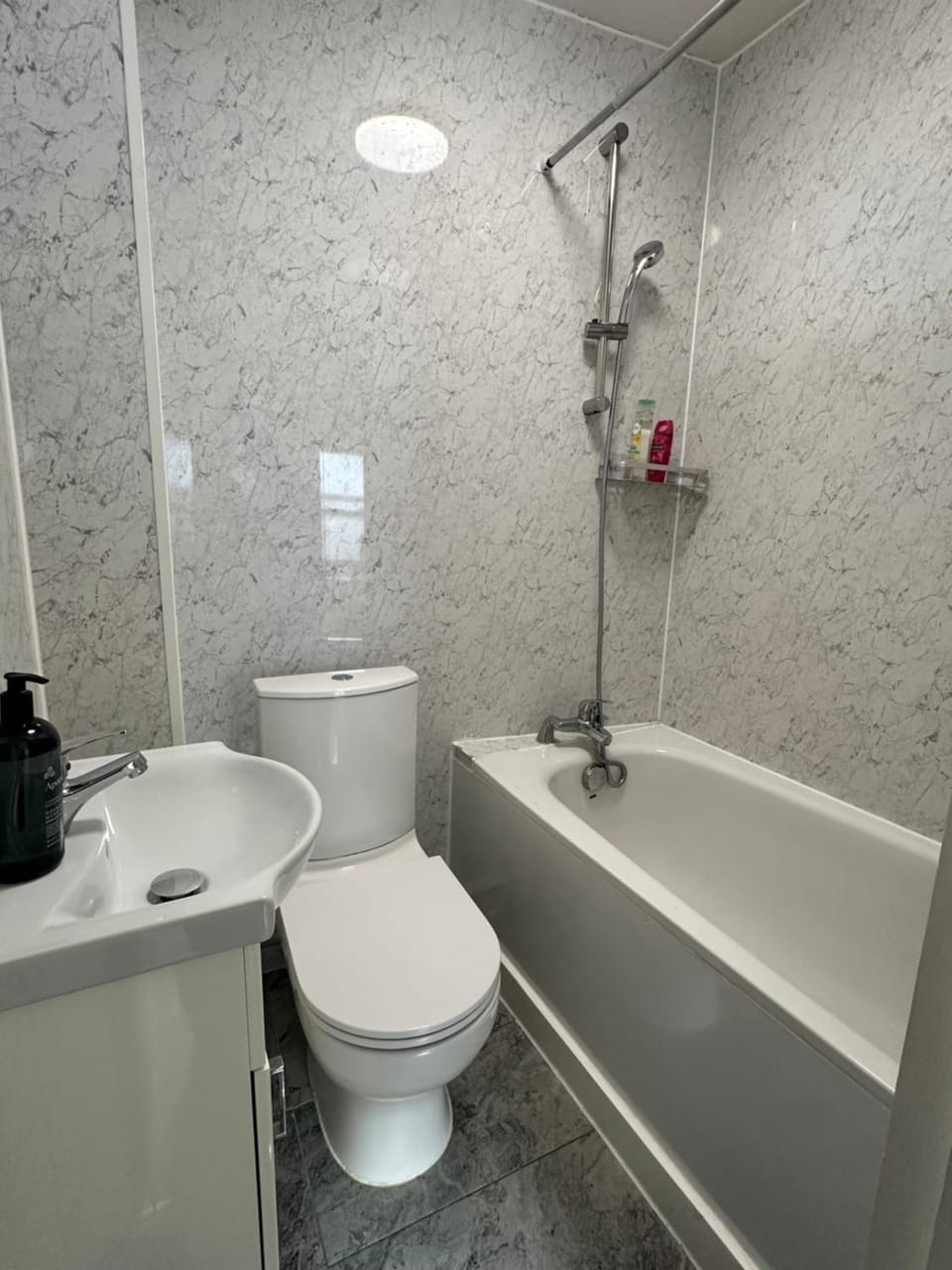 Room 5 - One Bedroom Apartment Vacation rental in London Borough of Hackney