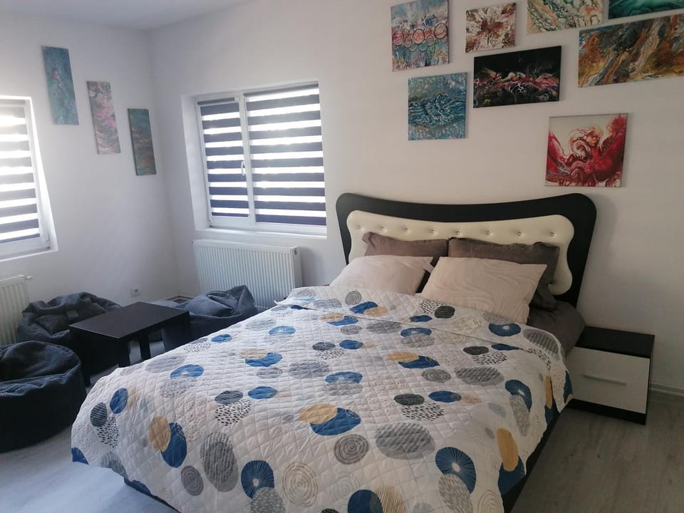 Bed, Photo of the whole room, Bedroom