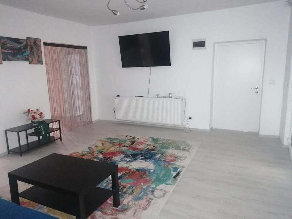 Communal lounge/ TV room, TV and multimedia, Living room, Seating area, Evening entertainment
