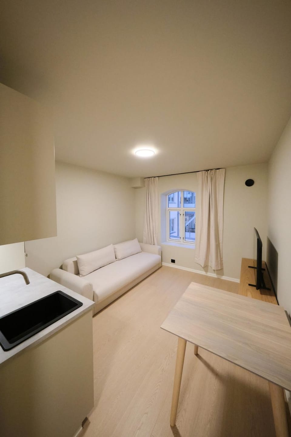 Bed, Living room, Photo of the whole room, Bedroom