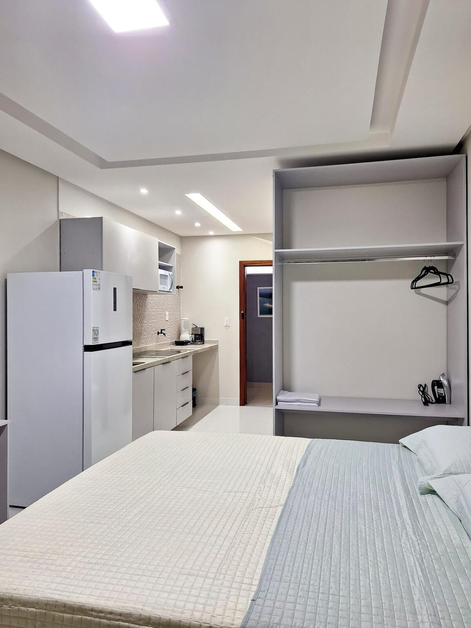 Photo of the whole room, Bedroom, wardrobe