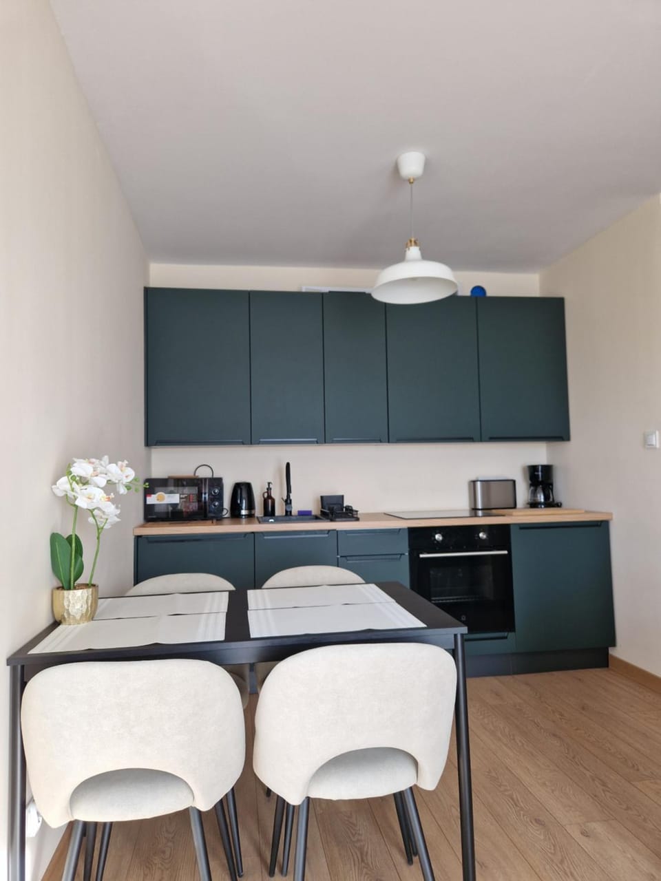 Dining area, kitchen