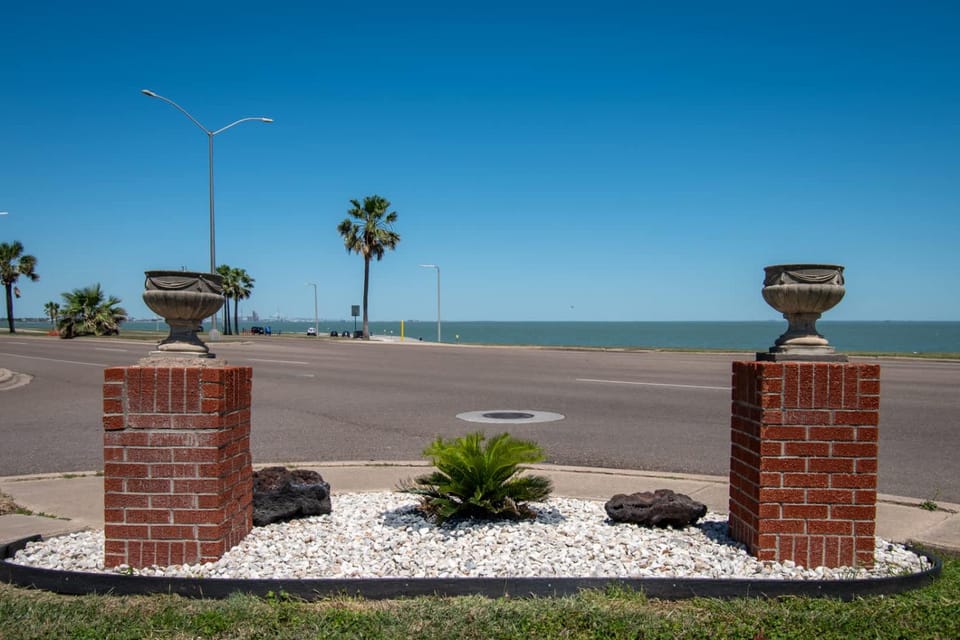 Sleeps 33 - Oceanfront Luxury on Ocean Drive House in Nueces County