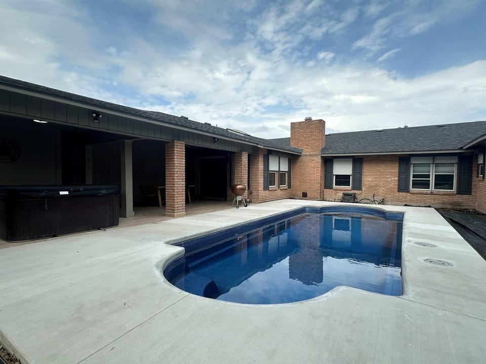 Sleeps 33 - Oceanfront Luxury on Ocean Drive House in Nueces County