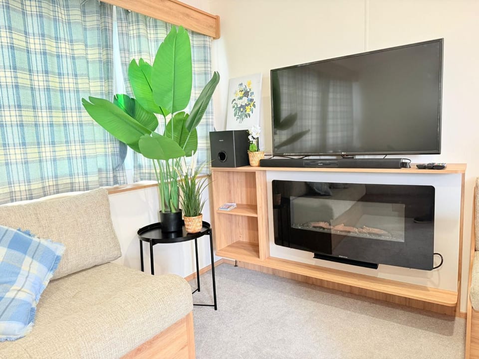 Pebbles Campground/ 
RV Resort in Selsey
