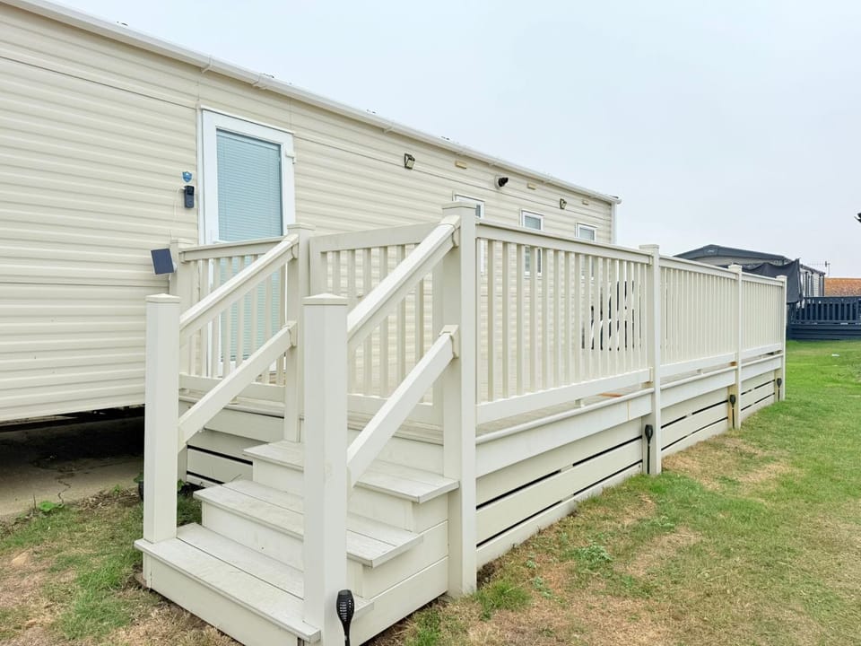 Pebbles Campground/ 
RV Resort in Selsey